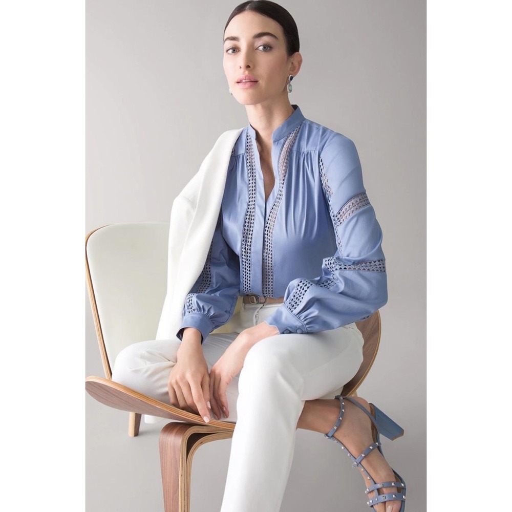 (A8) White House Black Market WHBM Blue Eyelet Lace Trim Blouse Top M